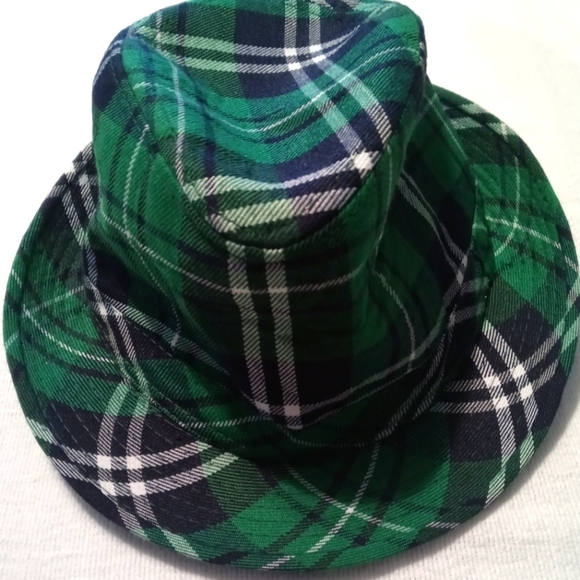 Women's or men's green black and white fashion hat - Picture 1 of 3